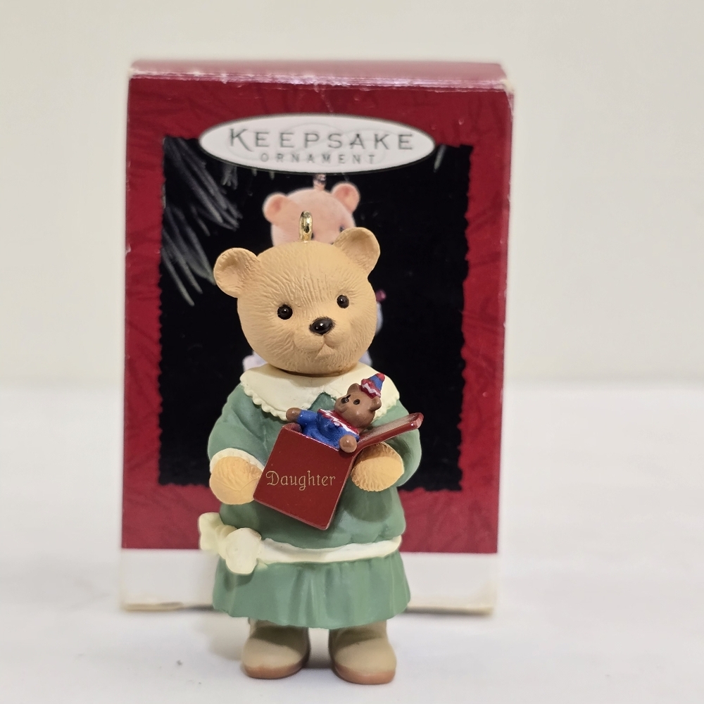 vintage boxed 1996 HALLMARK Keepsake Daughter Bear Christmas Tree Ornament